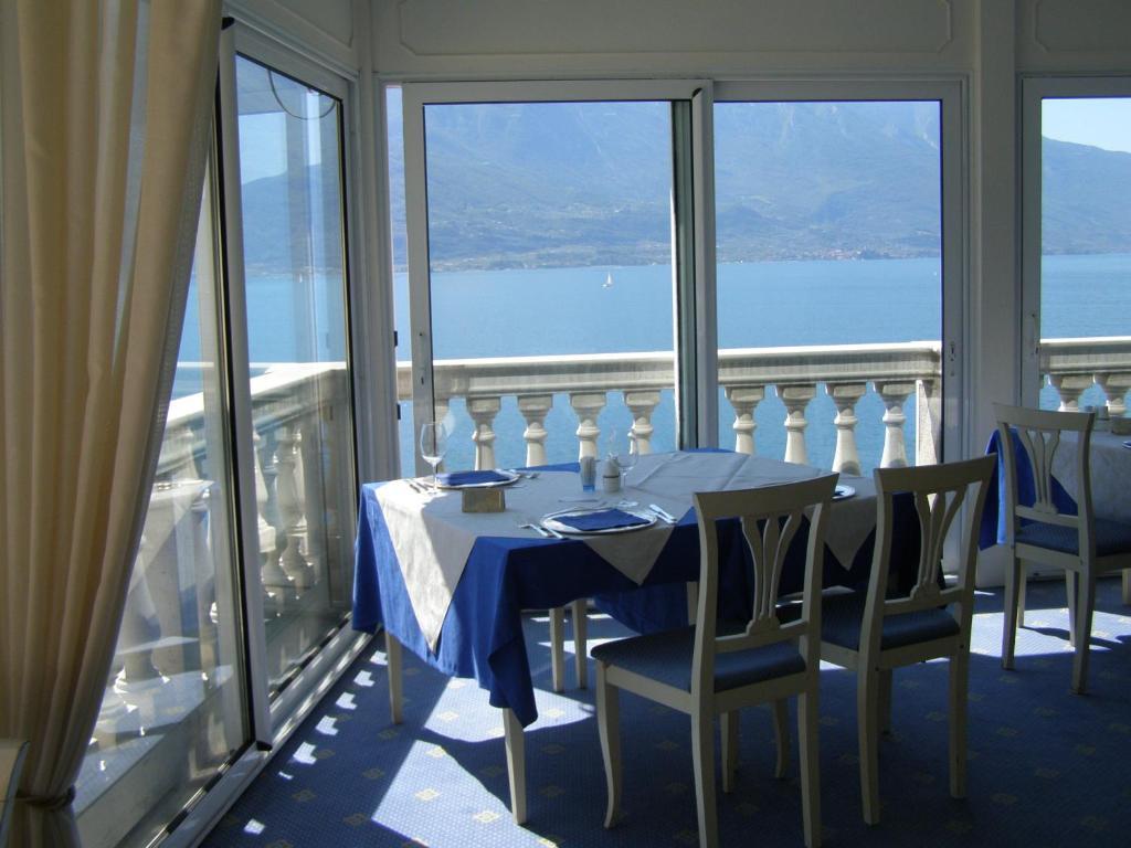 Villa Romantica Hotel Лимоне-суль-Гарда Экстерьер фото